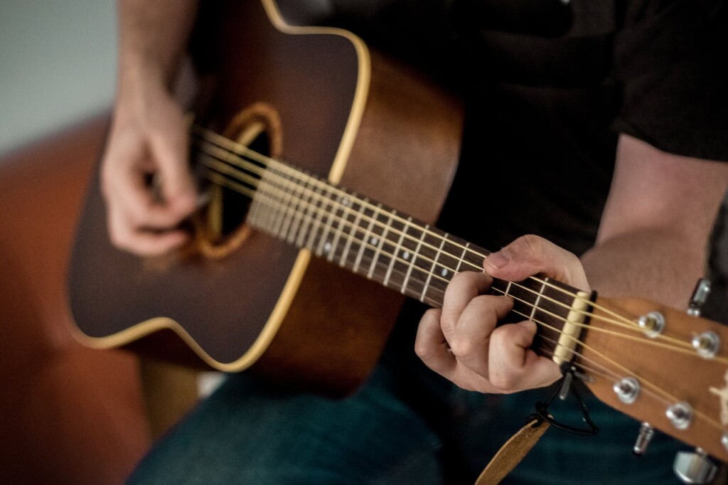 guitar (Source: Pexels/42 North)