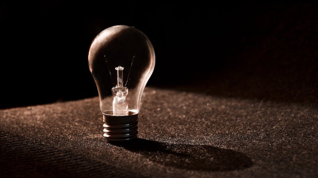 light bulb (Source: Pexels/Pixabay)
