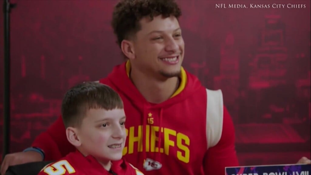 Mahomes Gifts Sb Tickets