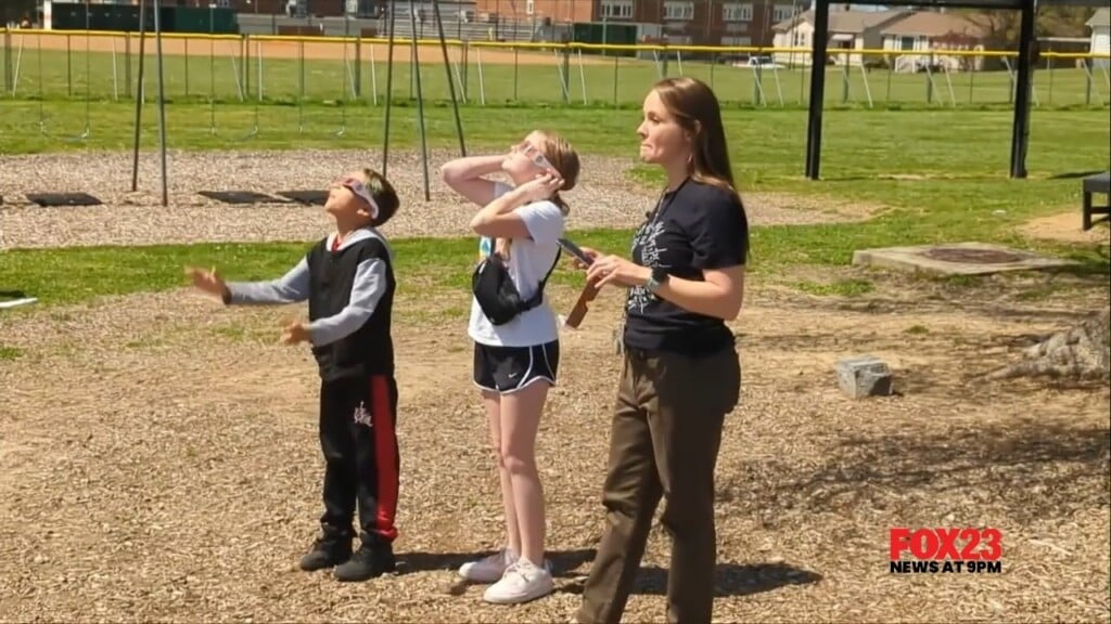 Cape Central Middle School Students Celebrate Solar Eclipse