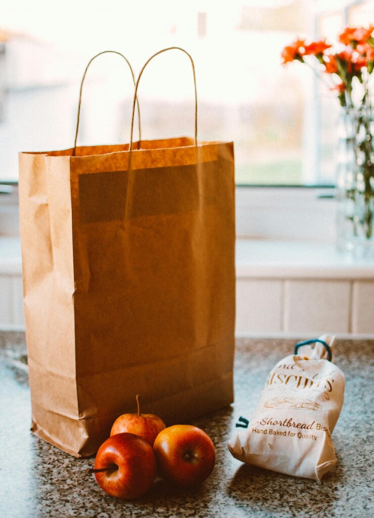grocery bag (Source: Pexels/Lisa Fotios)
