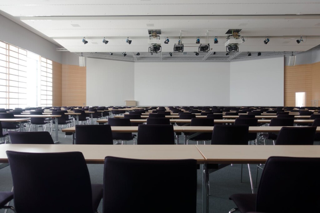 meeting room (Source: Pexels/Pixabay)