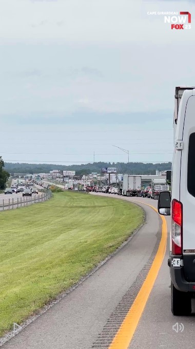 traffic backed up on I-55 near Scott City (Source: Brandy McIntire/NOW app)
