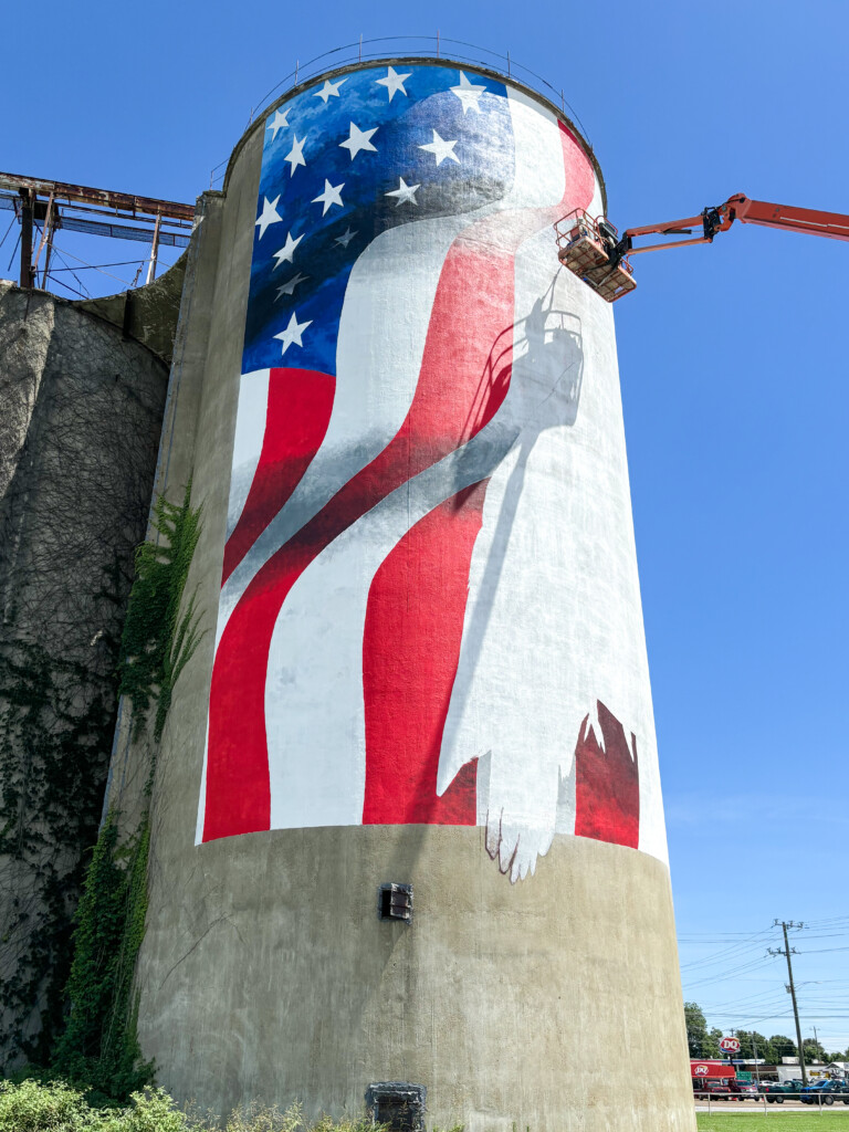 Farley Lewis, an award-winning artist, painted the mural. (Source: Obion County Tourism)