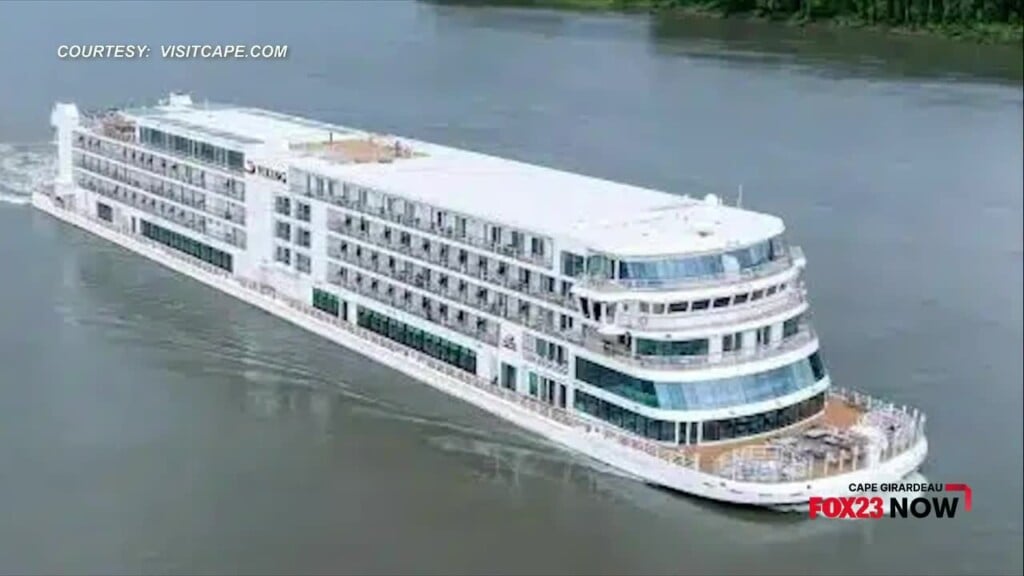 Viking Mississippi Cruise Ship Docks In Paducah
