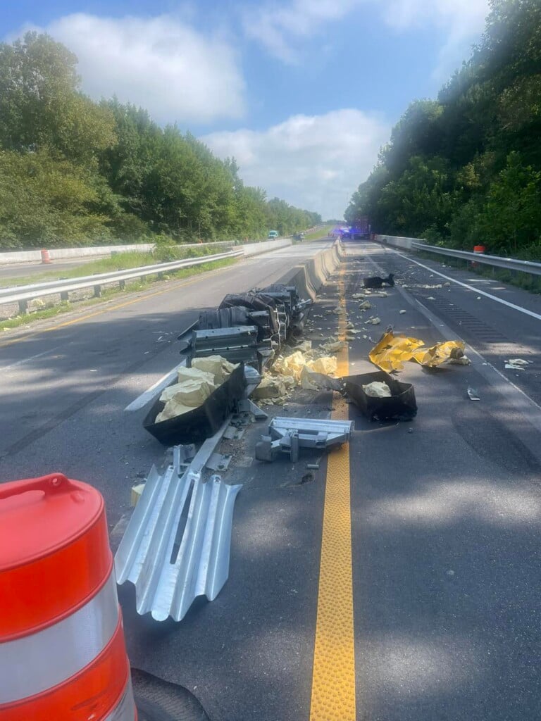 Purchase Parkway crash (Source: Graves County Sheriff's Office/Facebook)