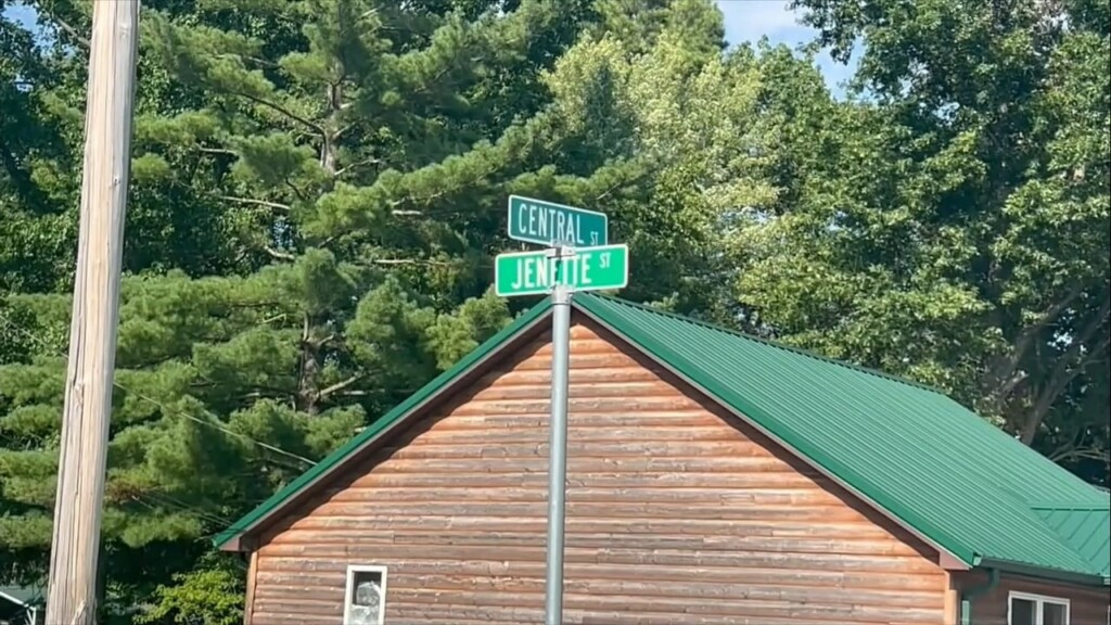 Franklin County Investigation On Two Bodies Found In A Ditch