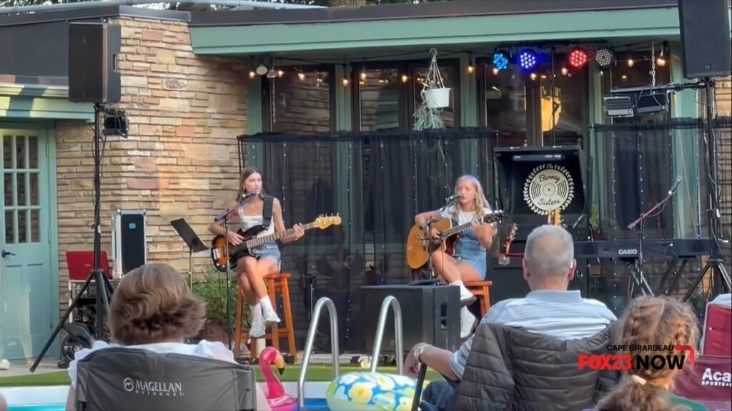Sisters Perform At Cape G Rocks