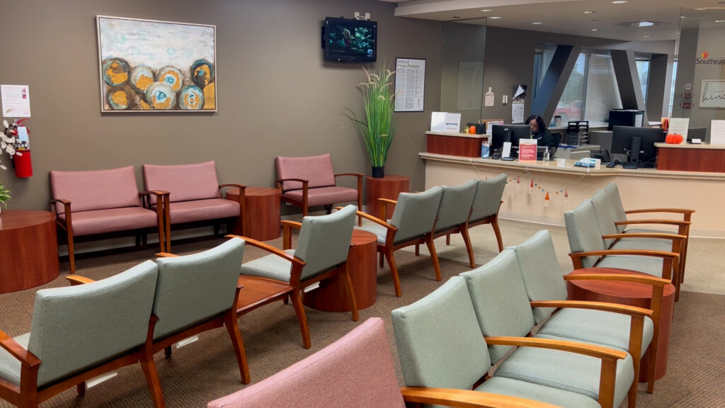 A lobby for the new walk-in clinic at Mercy Southeast