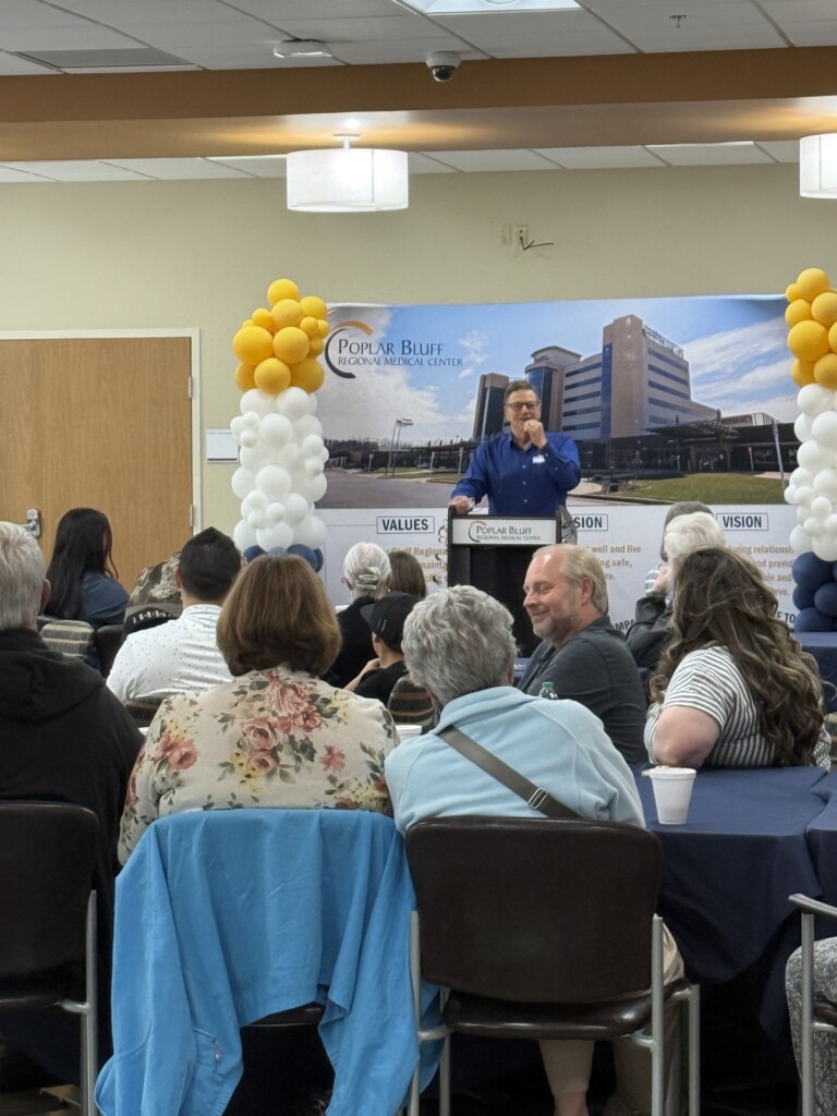 Thumbnail Dodson At Reunion Speaking