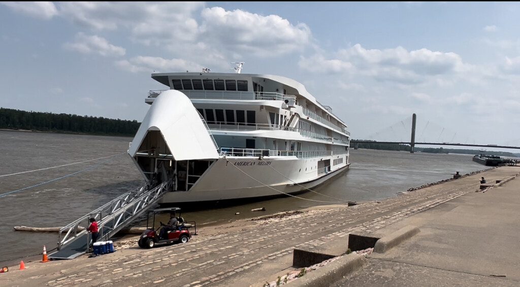American Melody Cruise ship