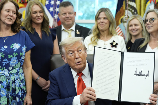 Trump Honors Fallen Us Service Members And Criticizes Biden To Mark Afghanistan Bombing Anniversary