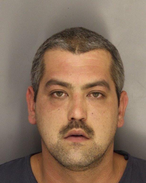 Lincoln man arrested, points shotgun at officers