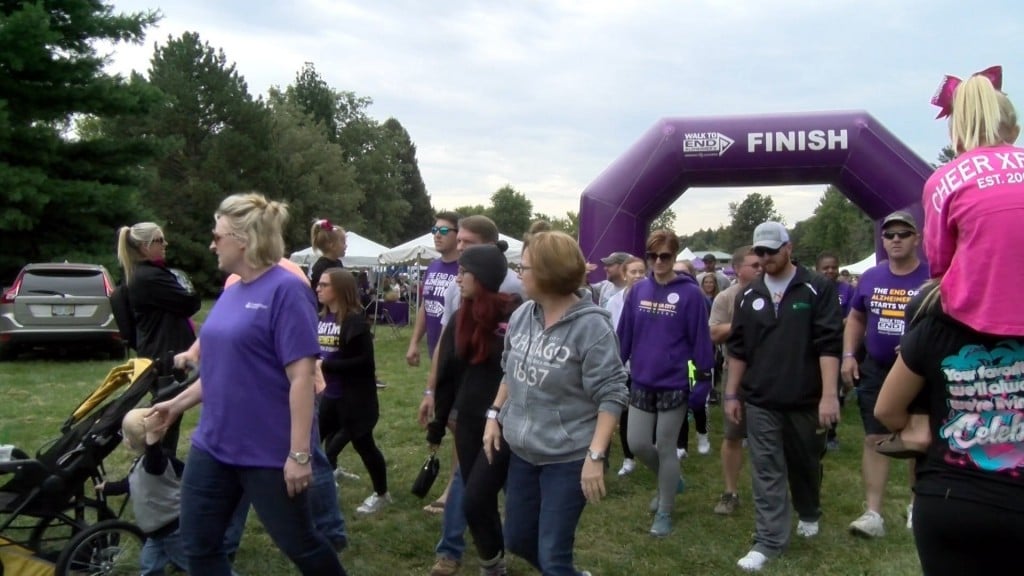 Lincoln's Walk to End Alzheimer's draws 1,200