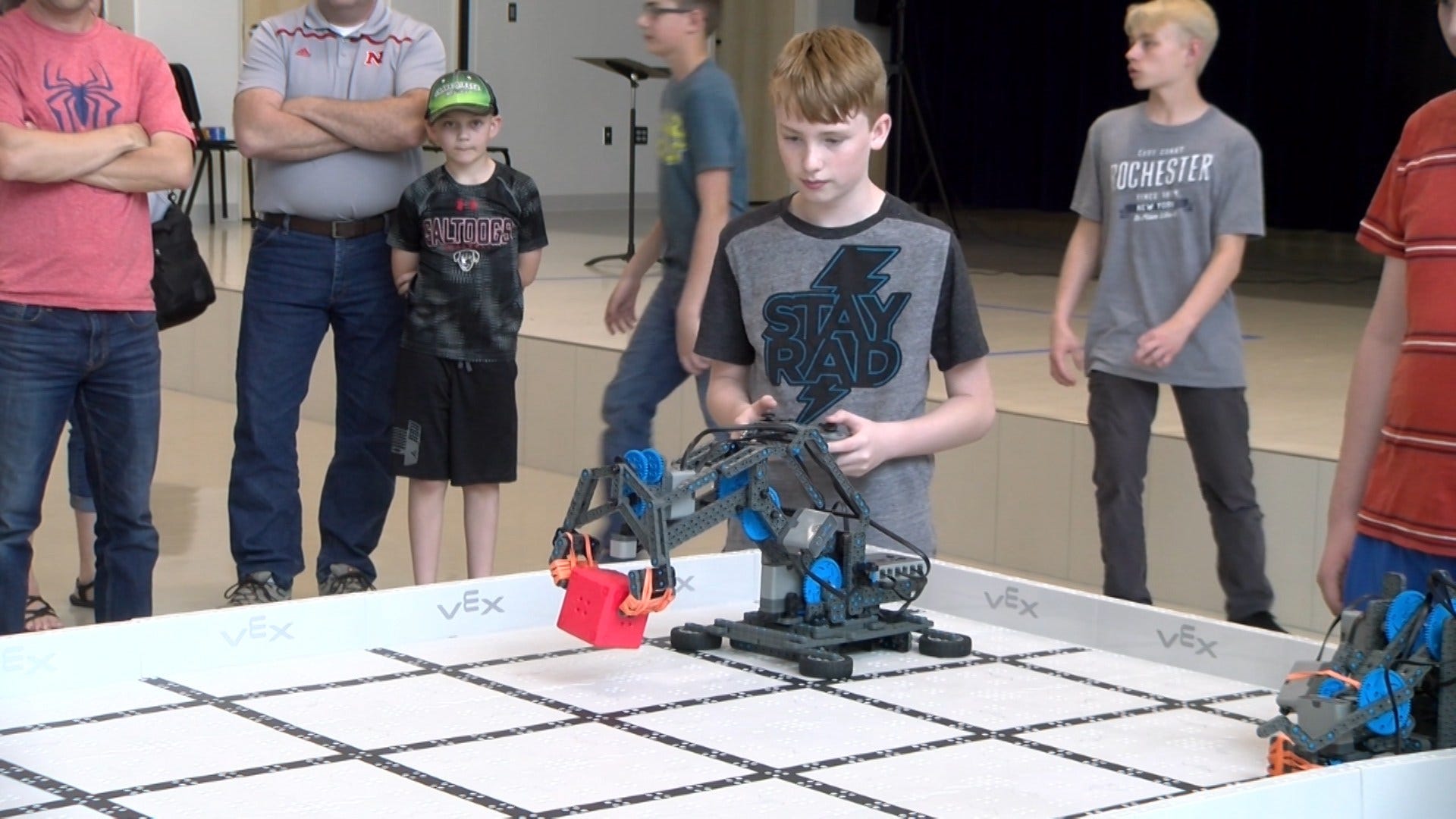 Middle School holds 'Robot Extravaganza' event