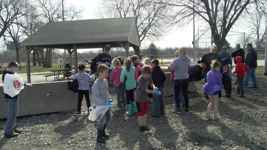 Beatrice students help clean West Scott Street baseball field af