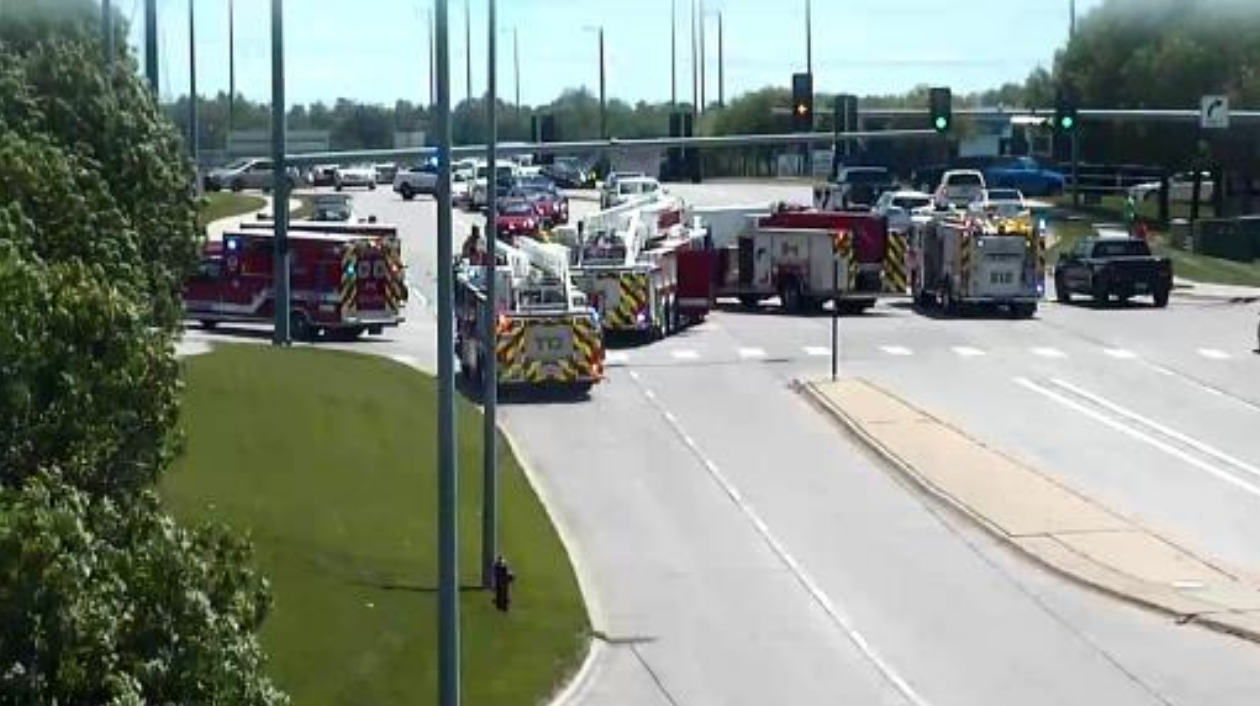 UPDATE 3 hospitalized after crash near 27th and Pine Lake