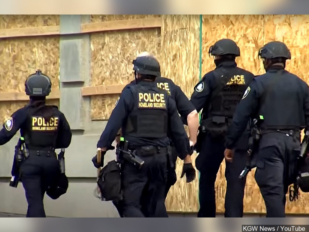 Oregon Mayor demands federal agents be removed from protest