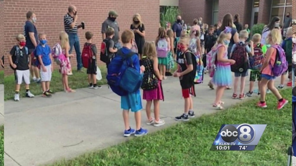 Split Reaction From Parents After The First Day Of School For Lps Kids