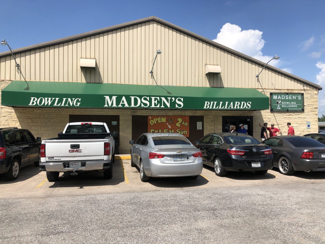 Madsen's Bowling and Billiard's refuses to close despite order from