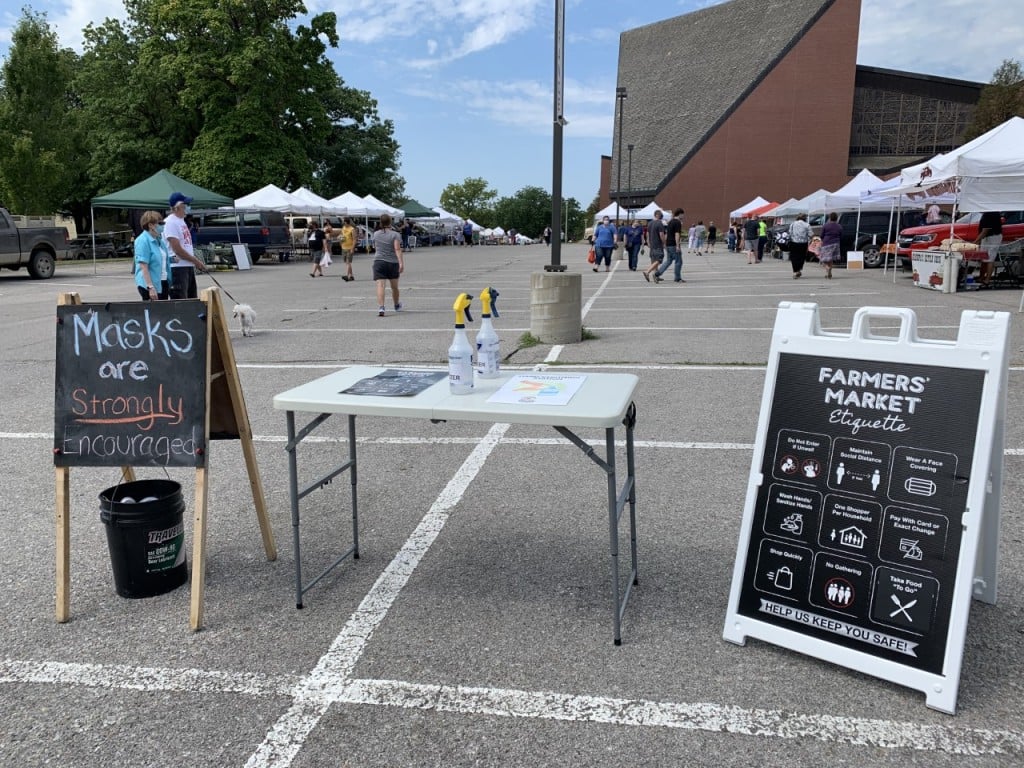Sunday Farmer's Market at College View