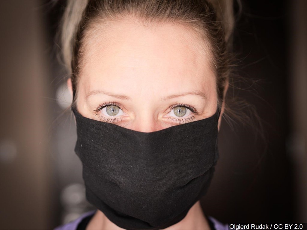 How Face Masks can affect Oral Health 