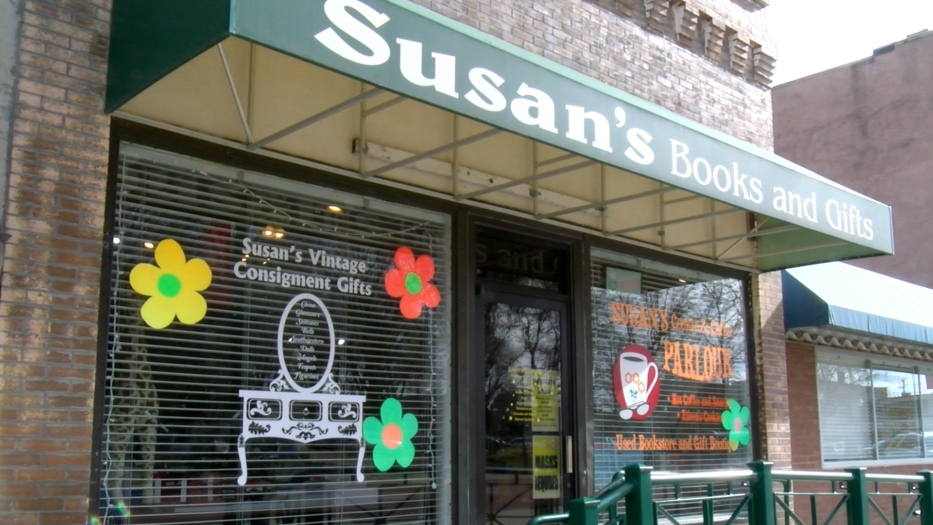 Aurora faces backlash after mask requirement