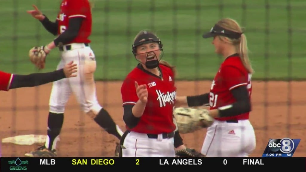 Softball Doubleheader Wins