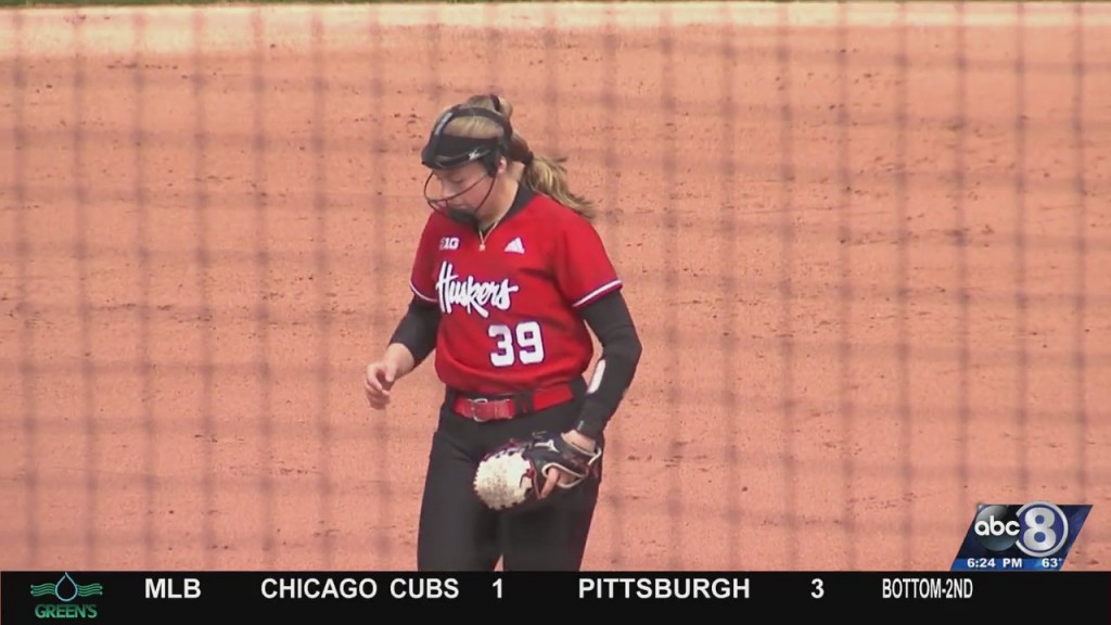Softball Sweeps Illinois