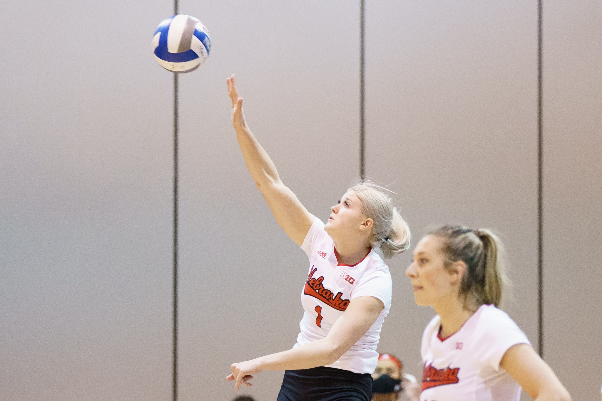 Nicklin Hames, Lauren Stivrins to host volleyball camp