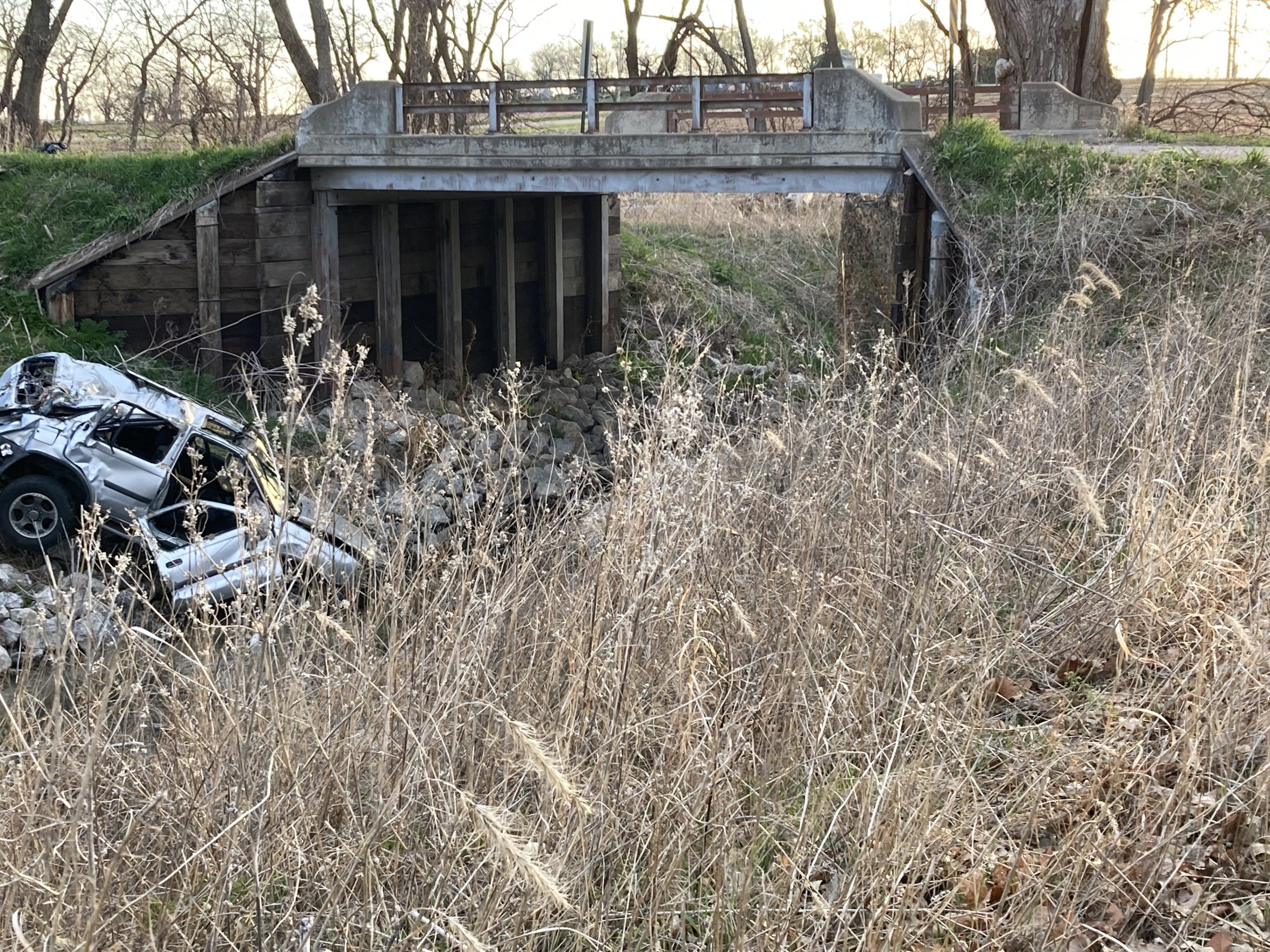Car crashes into creek near Waverly