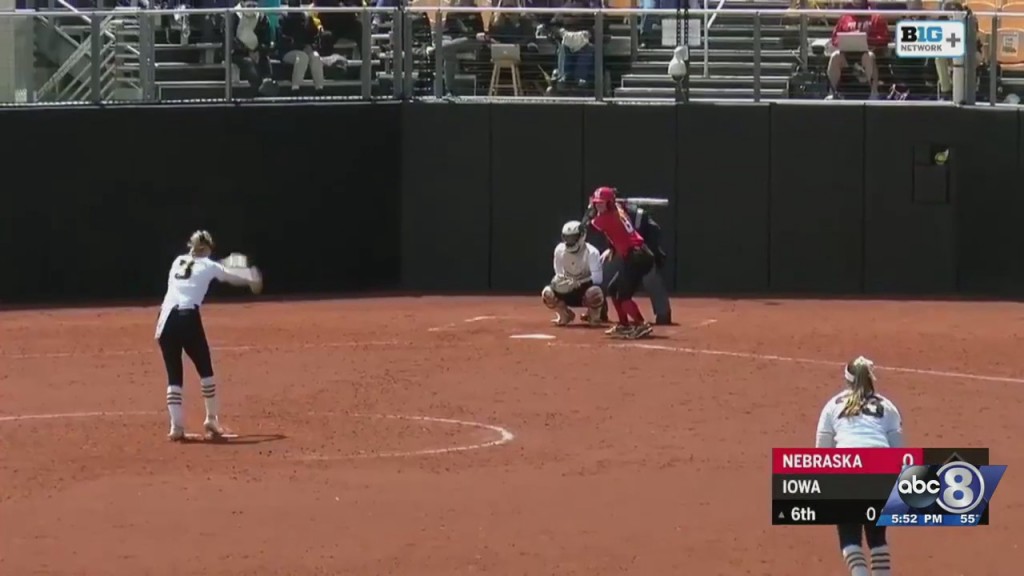 Hawkeyes Sweep Husker Softball