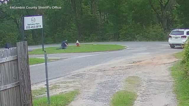 Bus Kidnapping Sex Com - WATCH: Man allegedly attempts to kidnap 11-year-old girl at bus stop