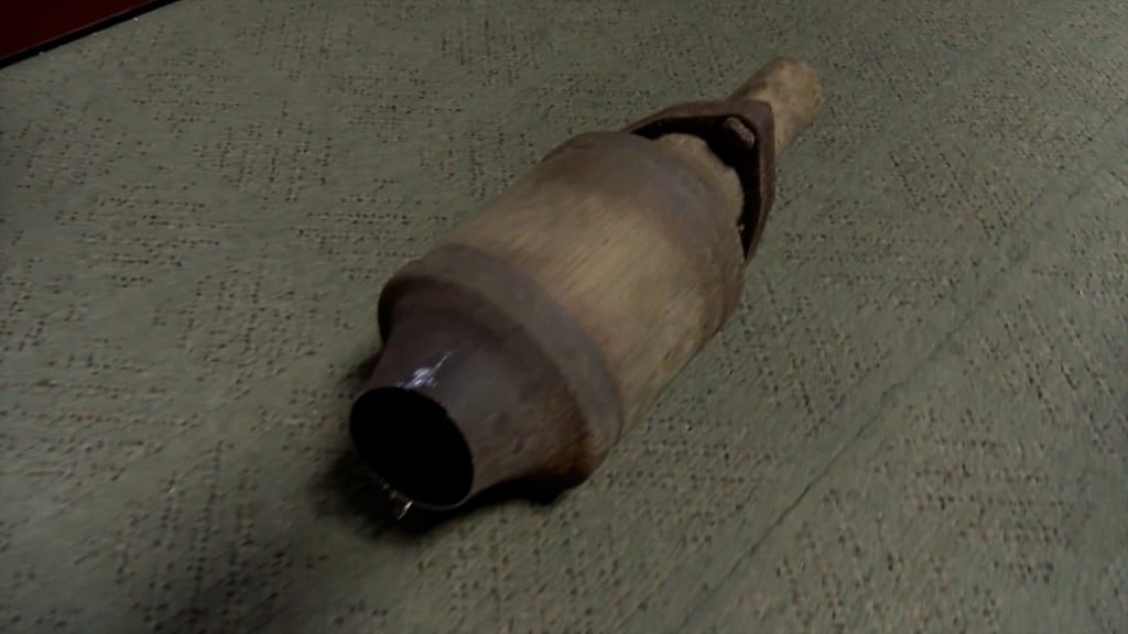 P Catalytic Converter Thefts 10 Pm News Pkg 24510 Rpawloski00 00 44 15still001