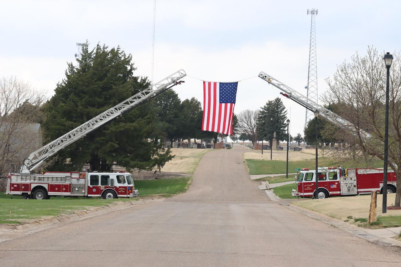 Retired Nebraska fire chief who died while helping fight wildfire is