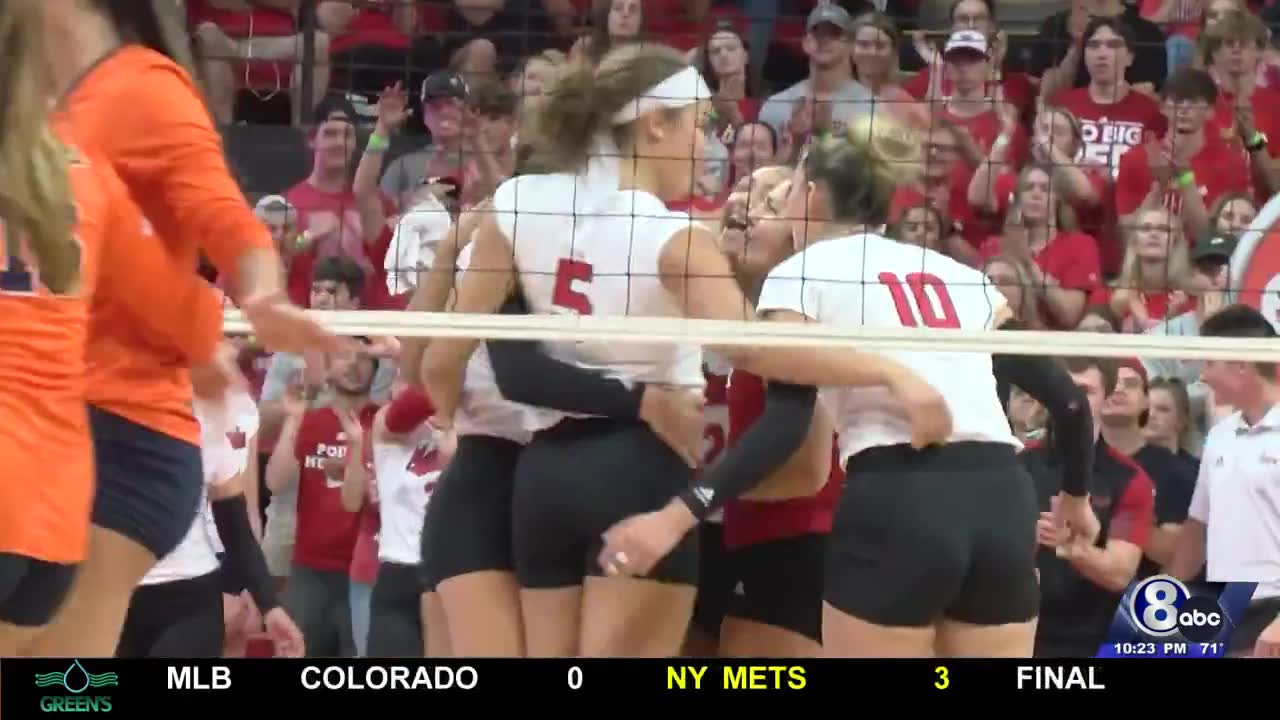 Husker volleyball sweeps Pepperdine for 30 Start