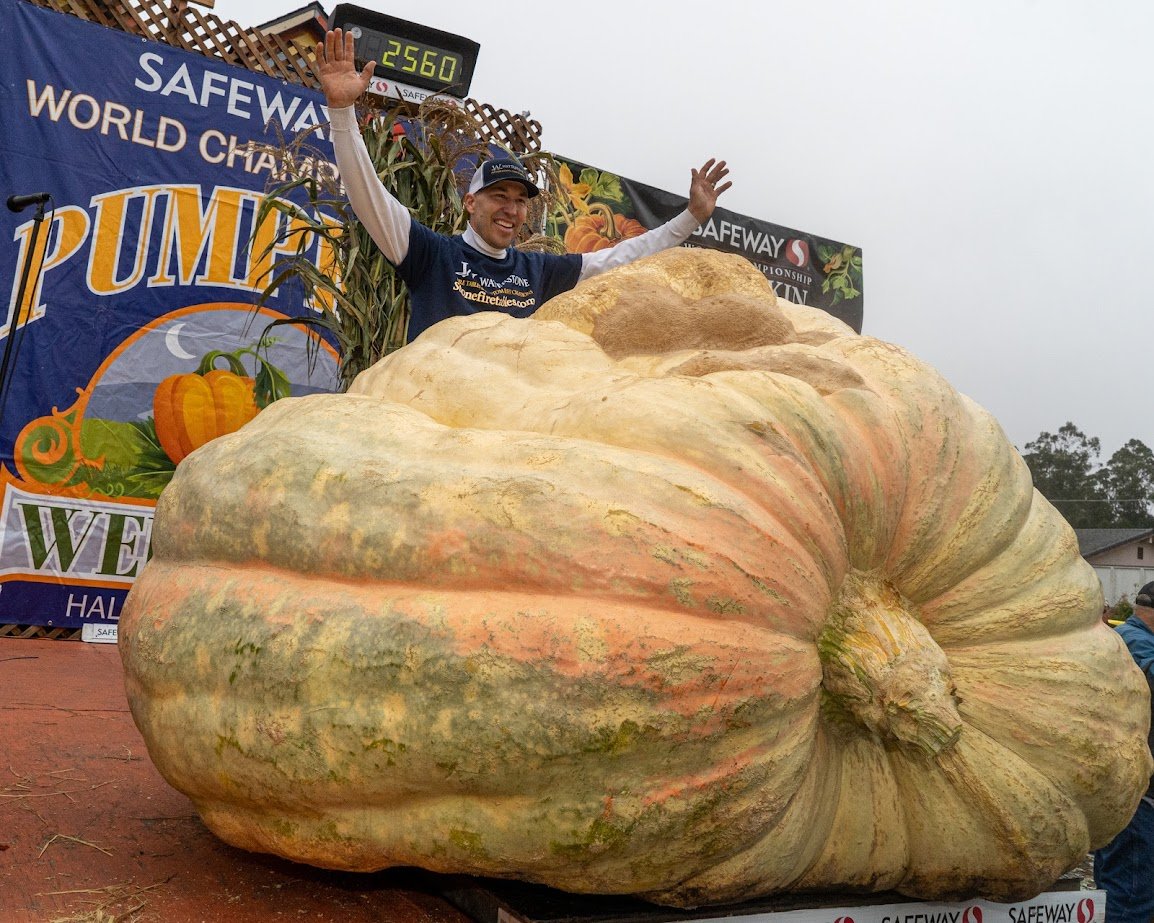 2,560 pound pumpkin sets new U.S. record, likened to winning Tour de France