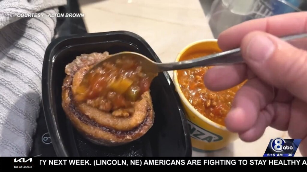 After Lied Performance, Alton Brown Tries Chili And Cinnamon Rolls