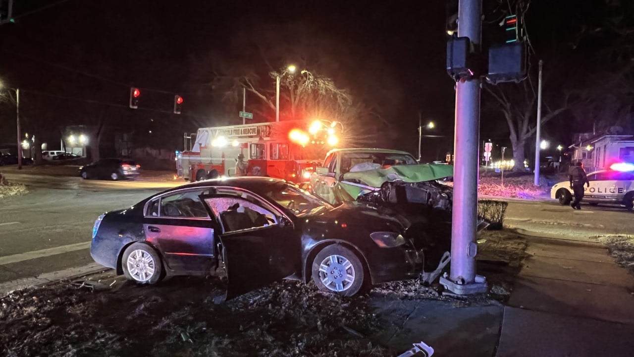 One injured in crash near downtown Lincoln