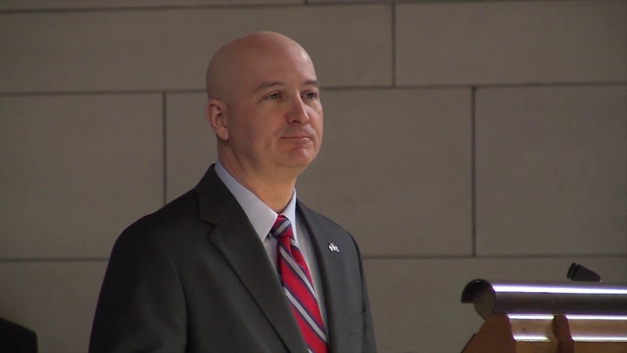 Nebraska's Pete Ricketts sworn in to Senate