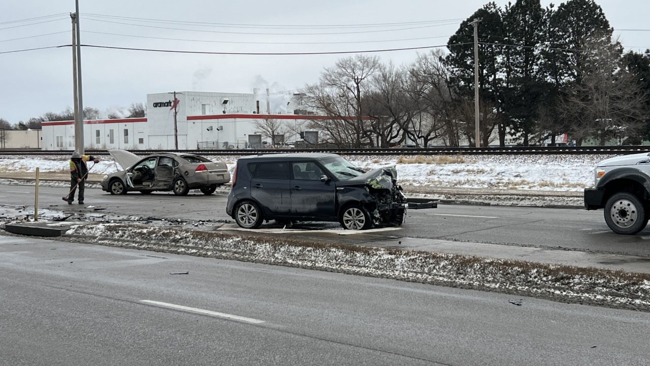 Twovehicle crash shuts down part of Cornhusker Highway in Lincoln