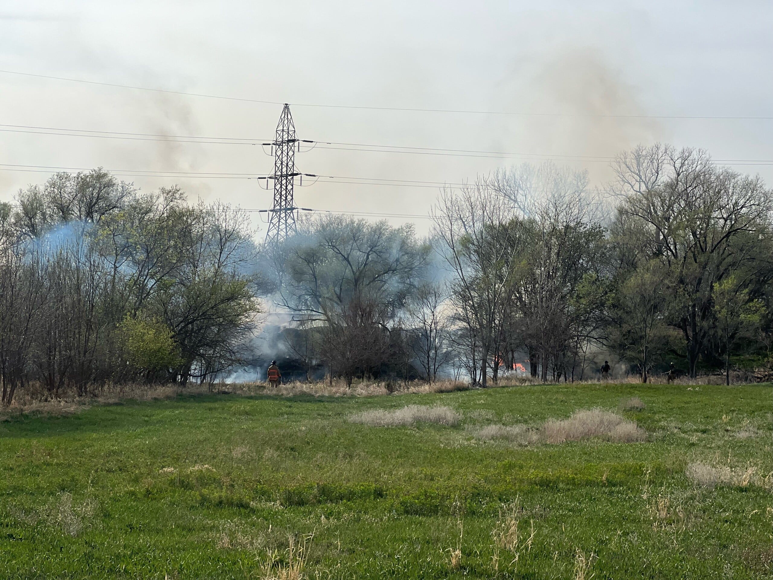 Grass fire burns homeless encampment in west Lincoln