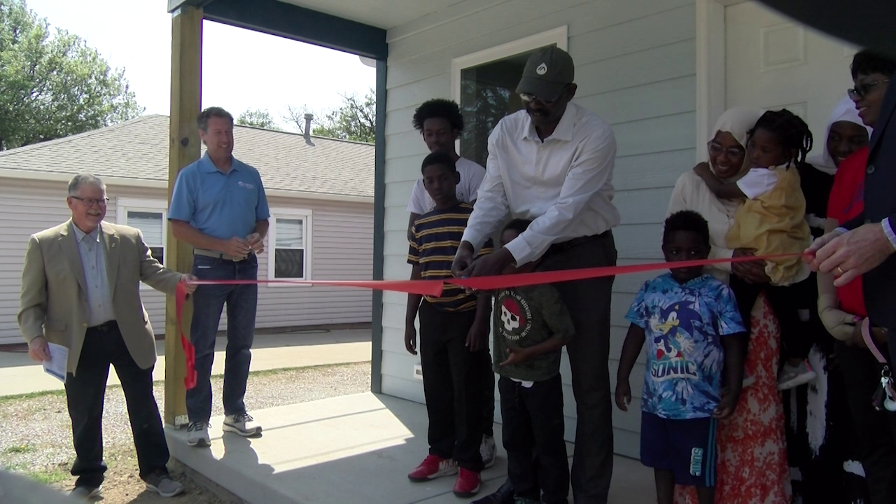 Habitat for Humanity dedicates new home to Lincoln family