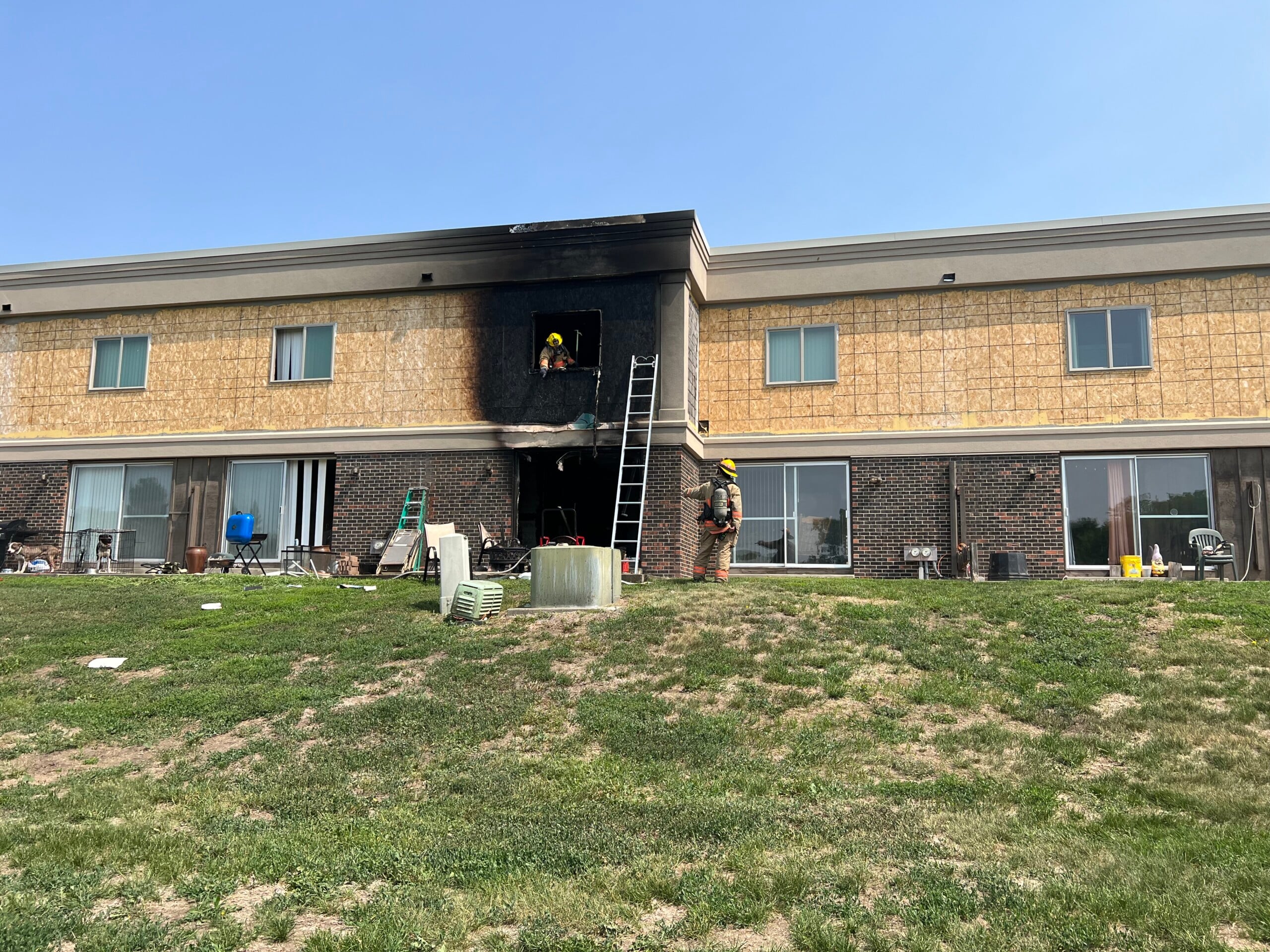Fire causes $200,000 in damage at south Lincoln apartment
