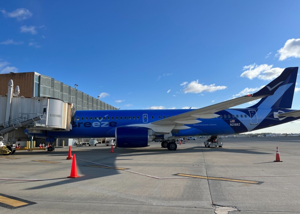 1st Non Stop Breeze Airways Flight From Warwick To Los Angeles To Take Off