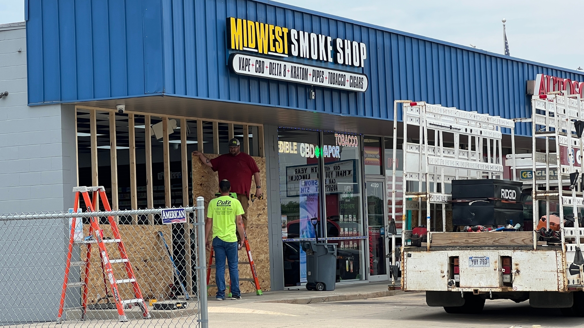 Car crashed into east Lincoln vape shop, caused $10,000 in damage, police  say