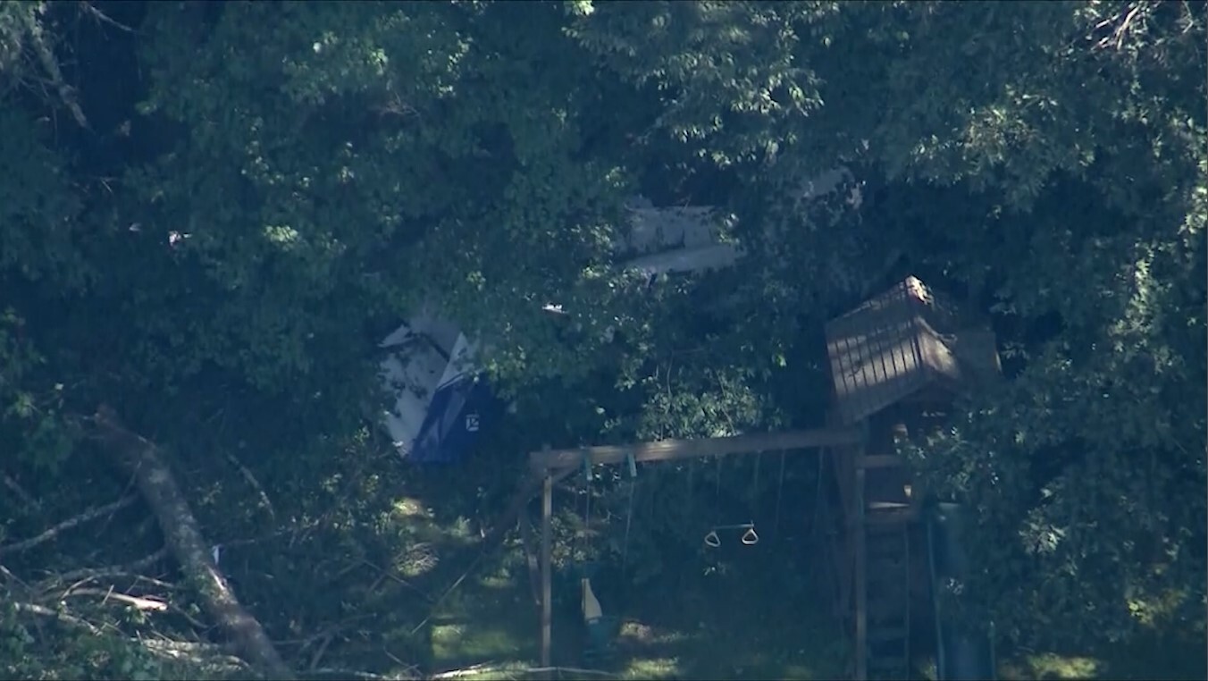 3 injured after small plane crashes into Massachusetts neighborhood