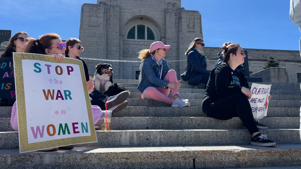 Vo Womens March00 00 13 16still001