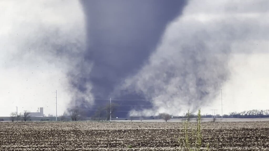 Watch: Tornado Southwest Of Waverly
