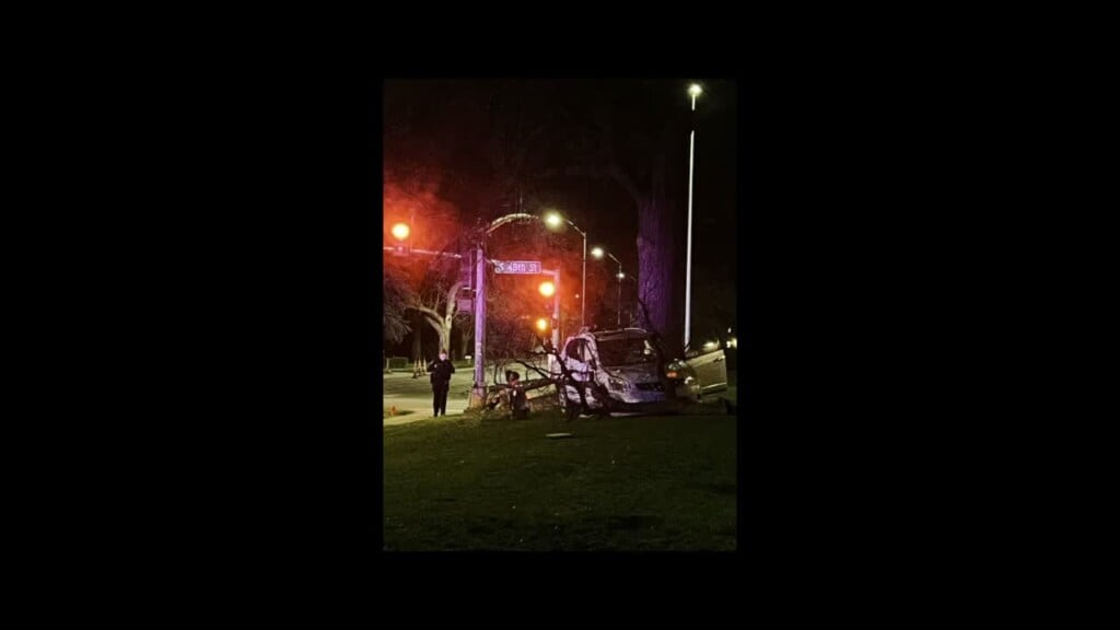 Suv Leaves Road And Hits Tree In Southeast Lincoln Crash